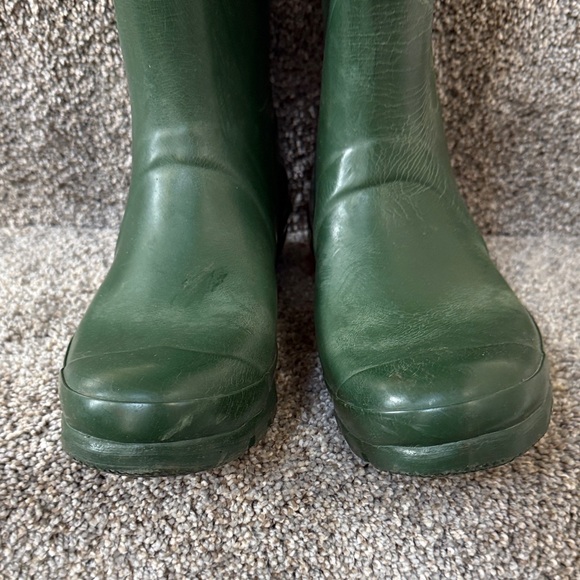 Hunter Classic Tall Green Rubber Boots - Picture 4 of 11